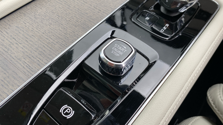 Volvo XC90 2.0 T8 PHEV Ultra Dark 5dr AWD Geartronic Estate